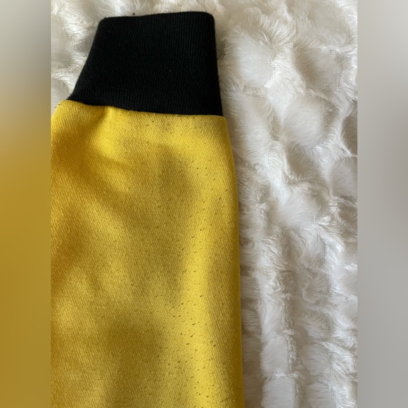 HUDSON pre-owned blocked red/green/blue/yellow/black and gold sweater. Size (M). - Picture 11 of 11